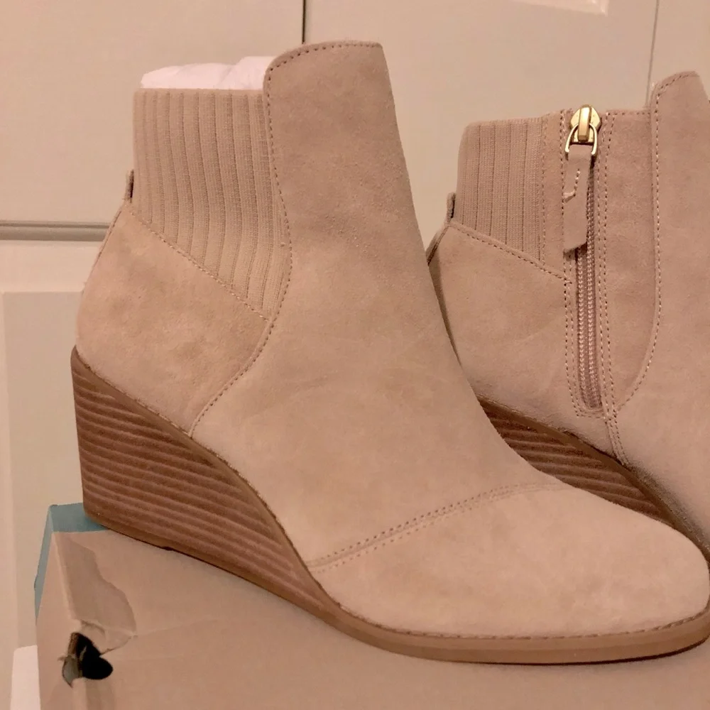 TOMS Suede Wedge Fall Bootie Taupe Beige Tan, Sizes 8 and 9 - Picture 3 of 7